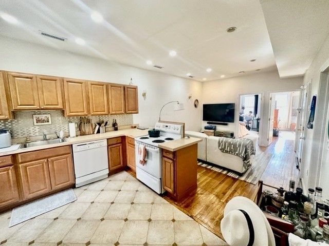 111 Salem 2, Boston, MA 02113