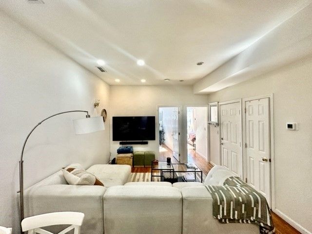 111 Salem 2, Boston, MA 02113