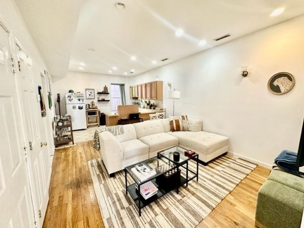 111 Salem 2, Boston, MA 02113