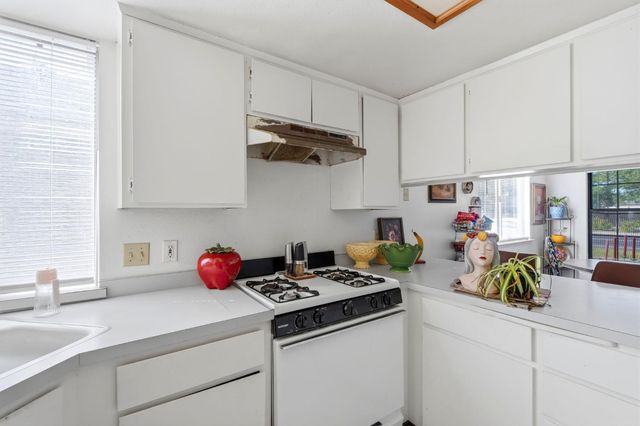 2301 N 10th Avenue, Hanford, CA 93230