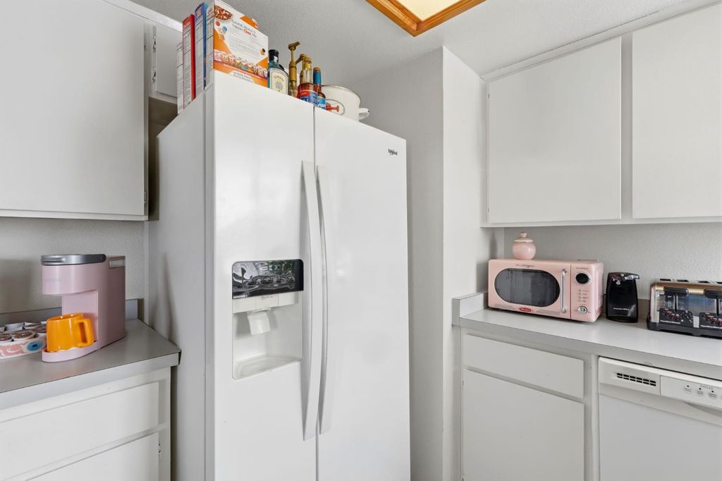 Image 11 of property listing at 2301 N 10th Avenue, Hanford, CA 93230