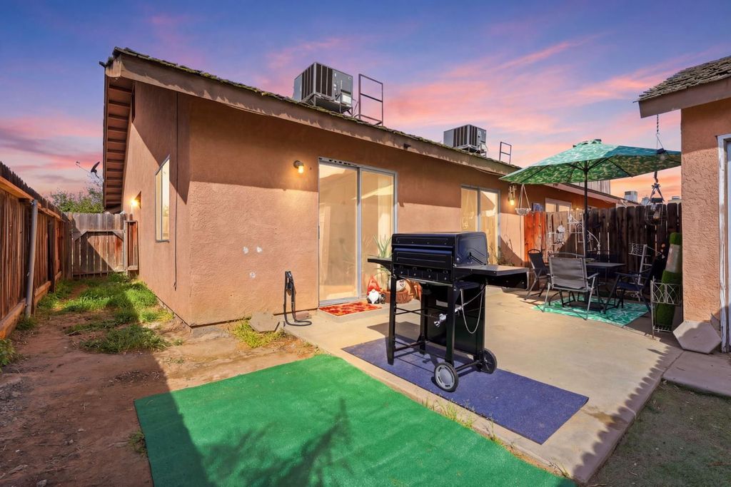 Image 27 of property listing at 2301 N 10th Avenue, Hanford, CA 93230