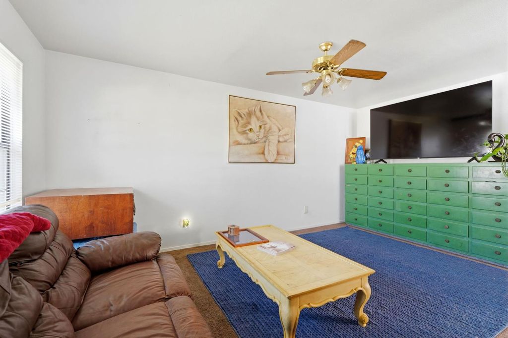 Image 4 of property listing at 2301 N 10th Avenue, Hanford, CA 93230