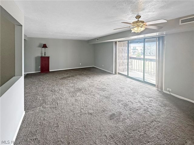 9640 Cove Drive A-36, North Royalton, OH 44133