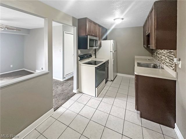 9640 Cove Drive A-36, North Royalton, OH 44133