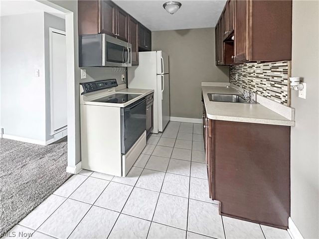 9640 Cove Drive A-36, North Royalton, OH 44133