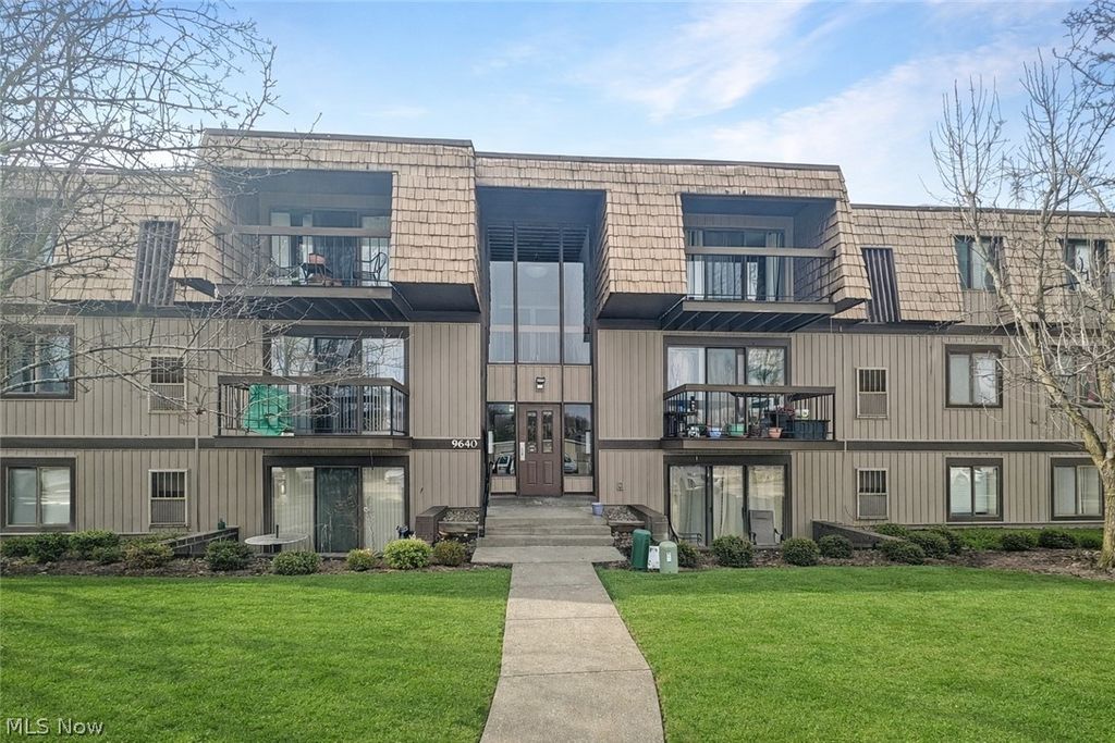 9640 Cove Drive A-36, North Royalton, OH 44133