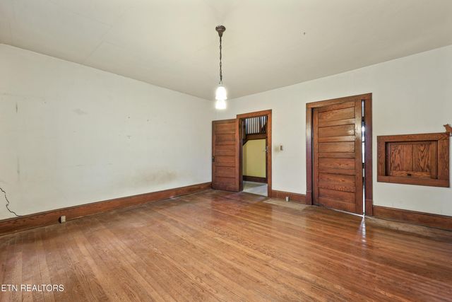 1305 Big Springs Rd, Maryville, TN 37801