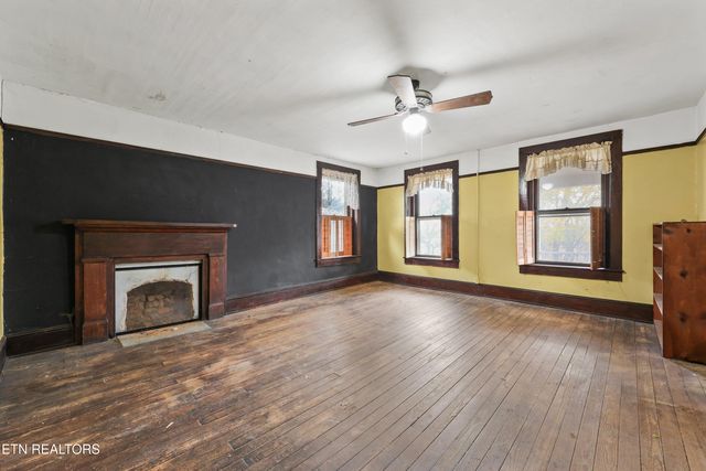 1305 Big Springs Rd, Maryville, TN 37801