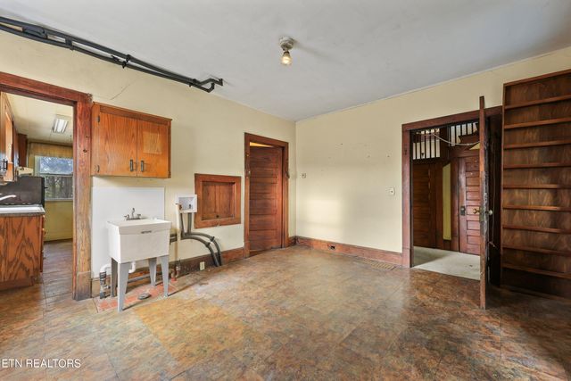 1305 Big Springs Rd, Maryville, TN 37801