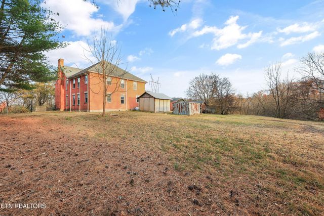 1305 Big Springs Rd, Maryville, TN 37801