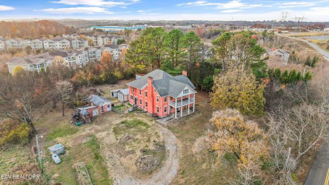 1305 Big Springs Rd, Maryville, TN 37801