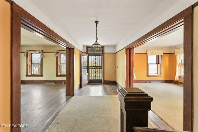 1305 Big Springs Rd, Maryville, TN 37801