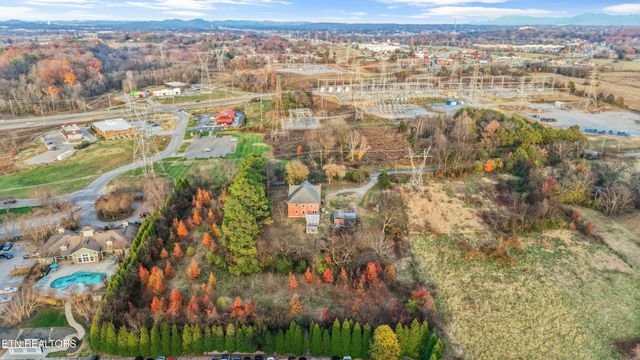 1305 Big Springs Rd, Maryville, TN 37801