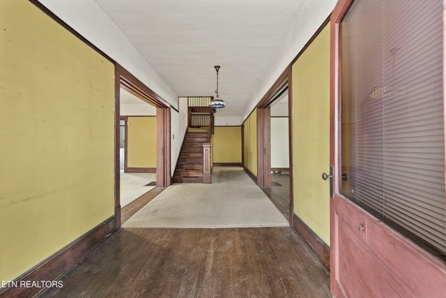 1305 Big Springs Rd, Maryville, TN 37801