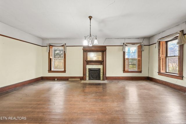 1305 Big Springs Rd, Maryville, TN 37801