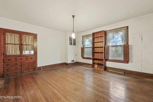 1305 Big Springs Rd, Maryville, TN 37801