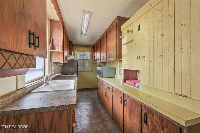 1305 Big Springs Rd, Maryville, TN 37801