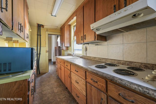 1305 Big Springs Rd, Maryville, TN 37801