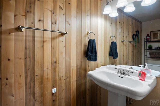 37 Verdosa Dr, Pueblo, CO 81005