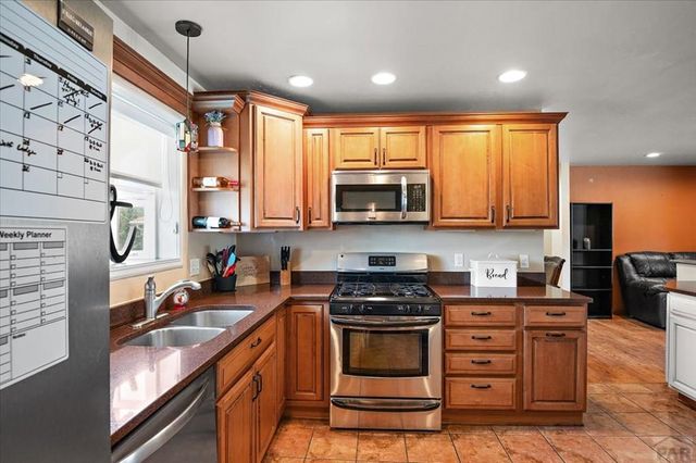 37 Verdosa Dr, Pueblo, CO 81005