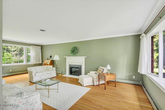 8 Upper Ball Court, Menands, NY 12204