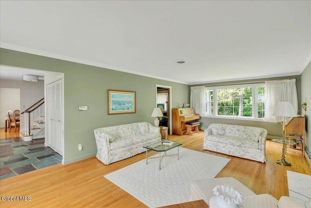 8 Upper Ball Court, Menands, NY 12204