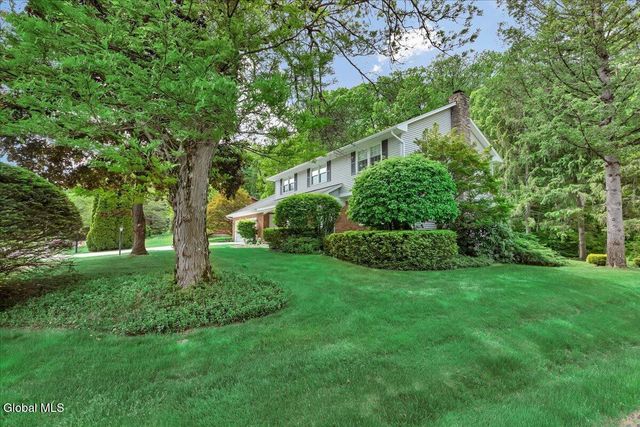 8 Upper Ball Court, Menands, NY 12204