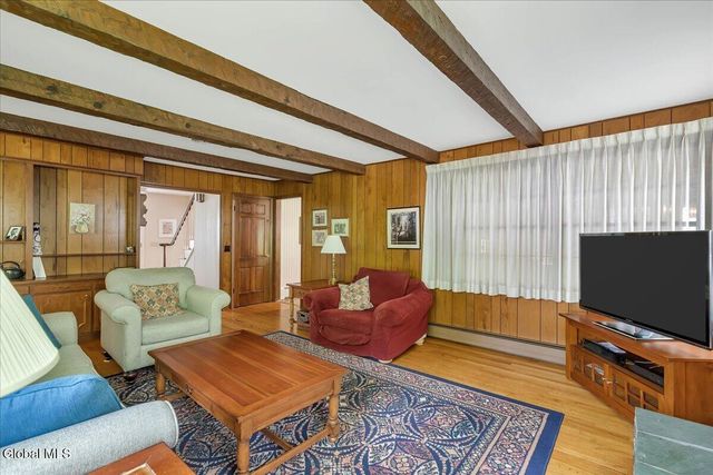 8 Upper Ball Court, Menands, NY 12204
