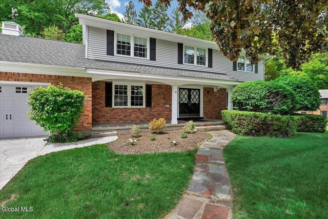 8 Upper Ball Court, Menands, NY 12204
