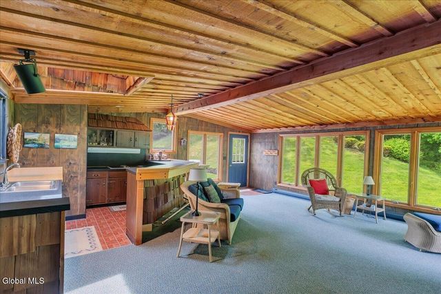 8 Upper Ball Court, Menands, NY 12204