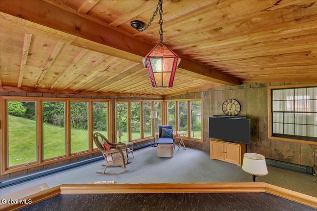 8 Upper Ball Court, Menands, NY 12204