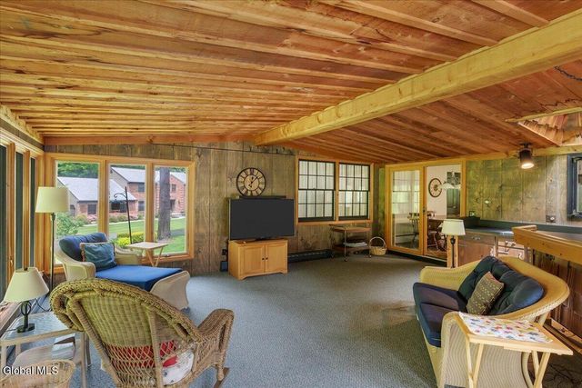 8 Upper Ball Court, Menands, NY 12204