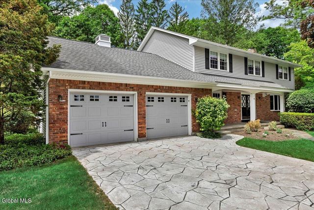 8 Upper Ball Court, Menands, NY 12204