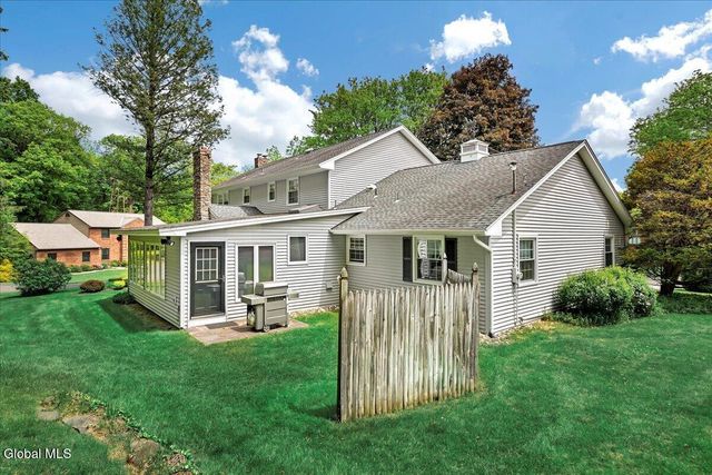 8 Upper Ball Court, Menands, NY 12204