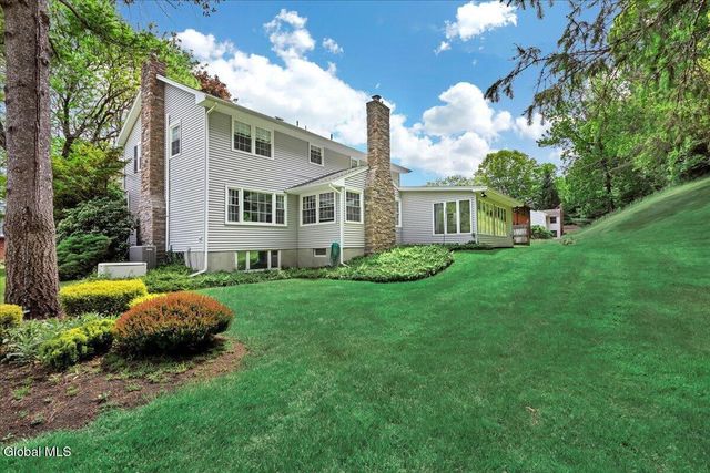 8 Upper Ball Court, Menands, NY 12204