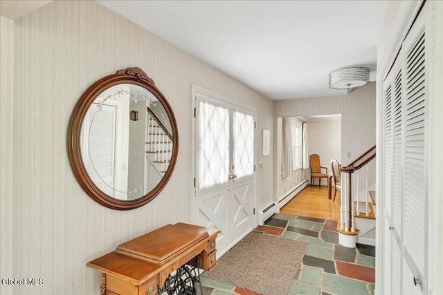 8 Upper Ball Court, Menands, NY 12204