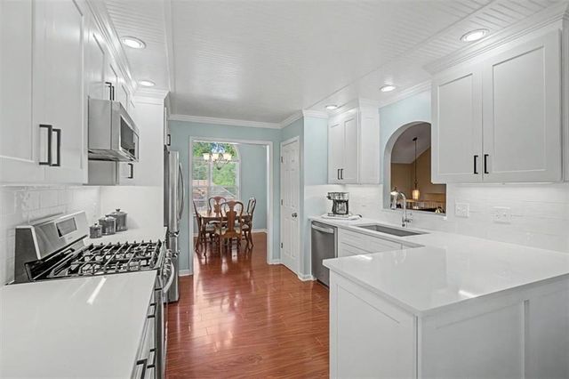 956 Taylors Farm Court, Canton, GA 30115