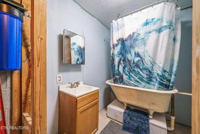 279 Siever Rd, Crossville, TN 38572