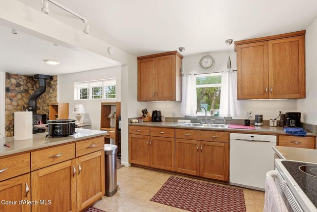 825 W Honeysuckle AVE, Hayden, ID 83835
