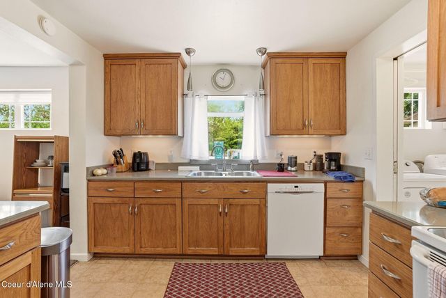 825 W Honeysuckle AVE, Hayden, ID 83835