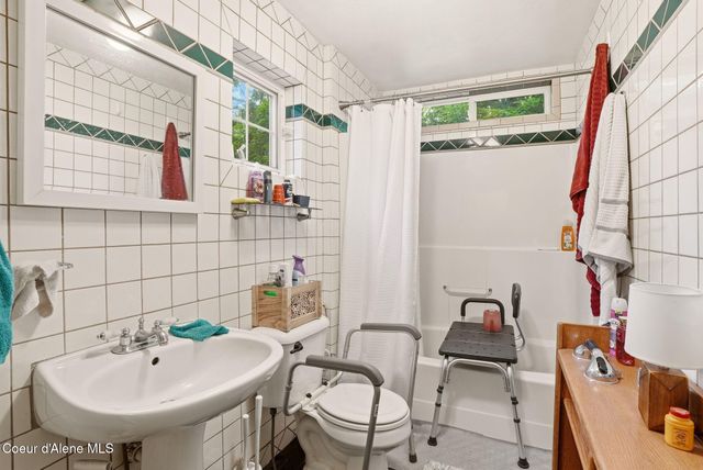825 W Honeysuckle AVE, Hayden, ID 83835
