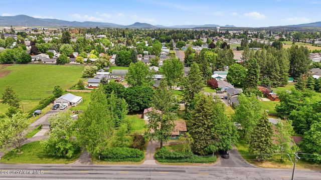 825 W Honeysuckle AVE, Hayden, ID 83835