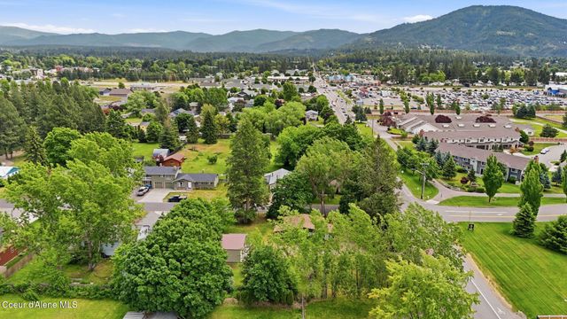 825 W Honeysuckle AVE, Hayden, ID 83835