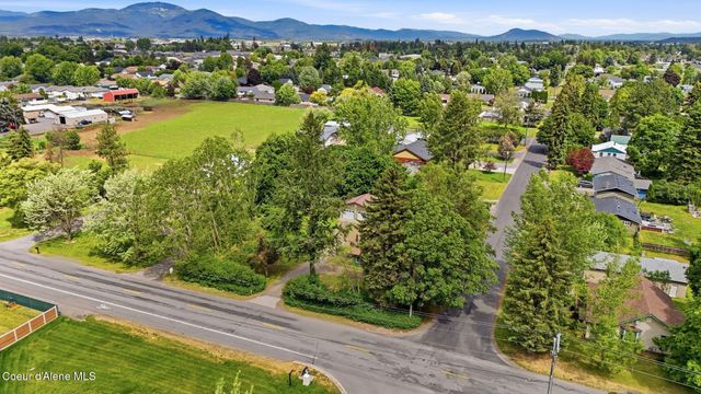 825 W Honeysuckle AVE, Hayden, ID 83835