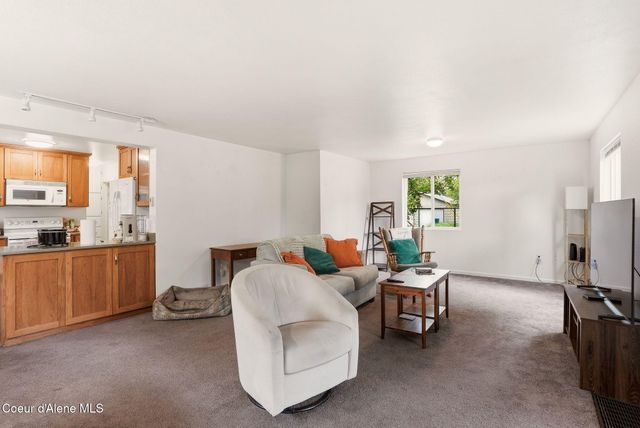 825 W Honeysuckle AVE, Hayden, ID 83835