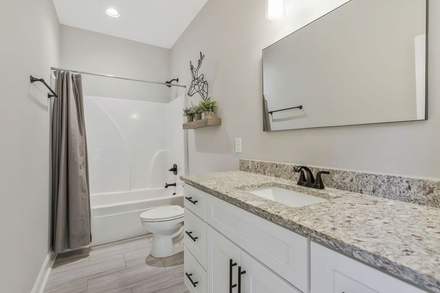 9 Oldfield Ln, Brush Creek, TN 38547