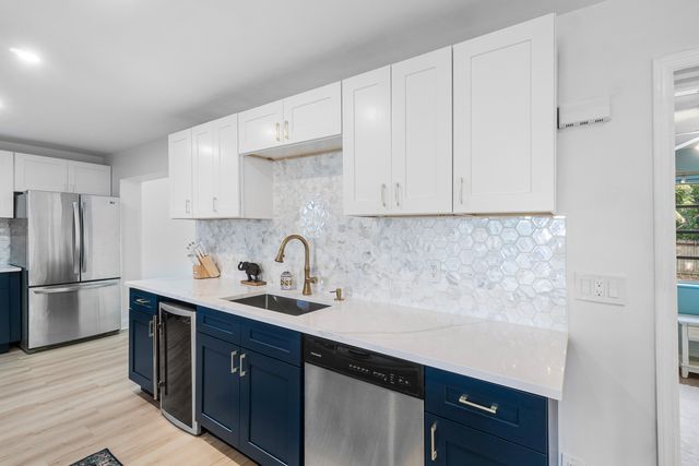 411 SW 1st Avenue, Boynton Beach, FL 33435