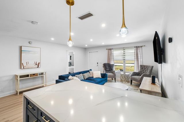 411 SW 1st Avenue, Boynton Beach, FL 33435