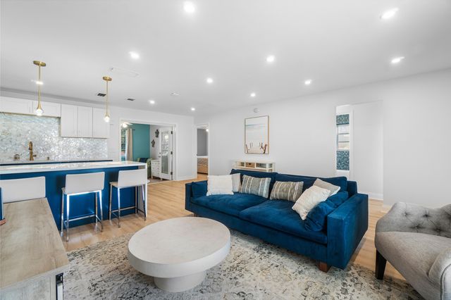 411 SW 1st Avenue, Boynton Beach, FL 33435